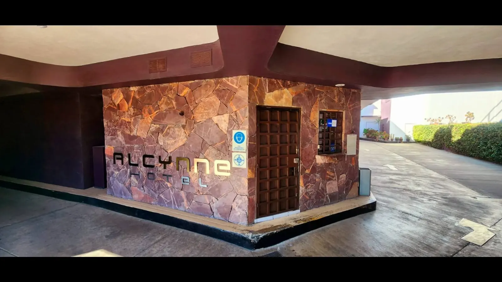 Recepci\u00f3n del Hotel Alcynne